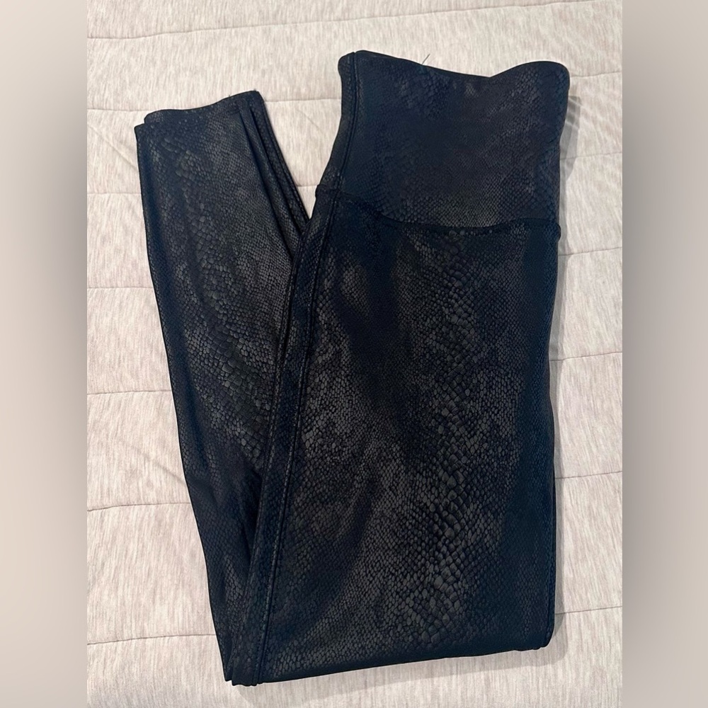 Spanx Black Snakeskin Pattern Leggings